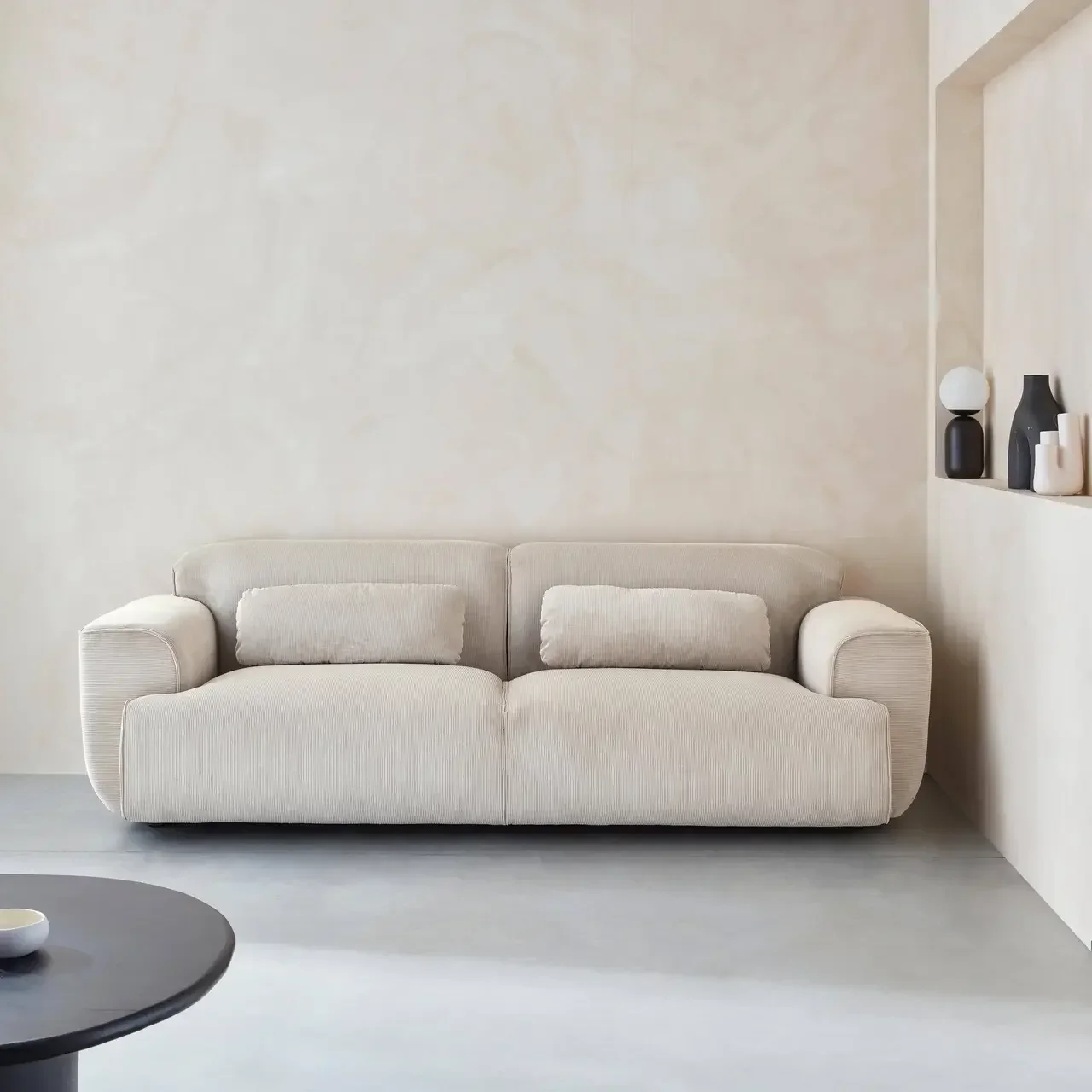 Sofá Wallas 3 Lugares Veludo Cotelê Greige Elegante e Confortável