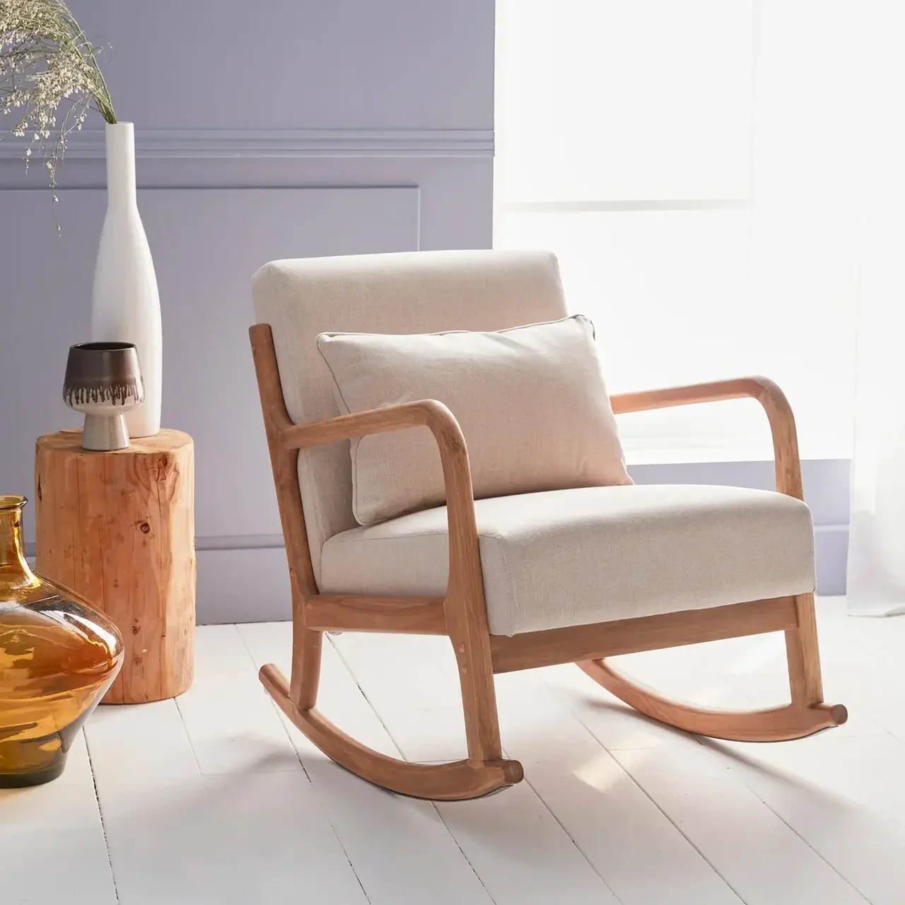 Fauteuil à bascule Lorens bleu en hévéa massif style scandinave