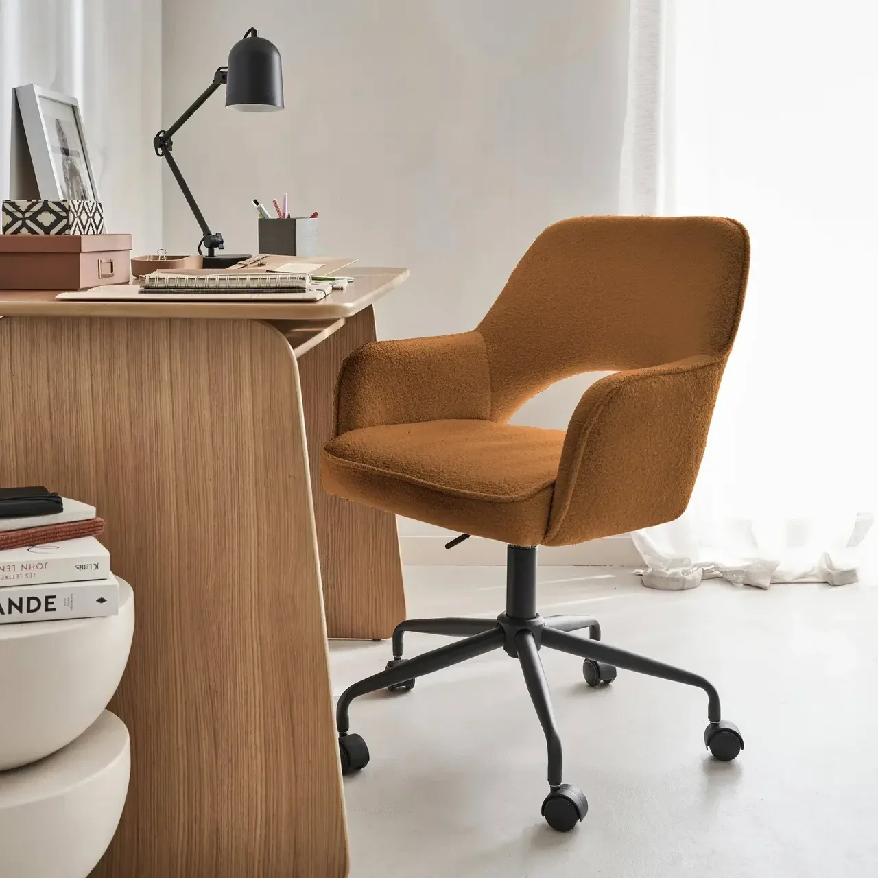 Chaise de bureau pivotante Jim en bouclette vintage avec roulettes