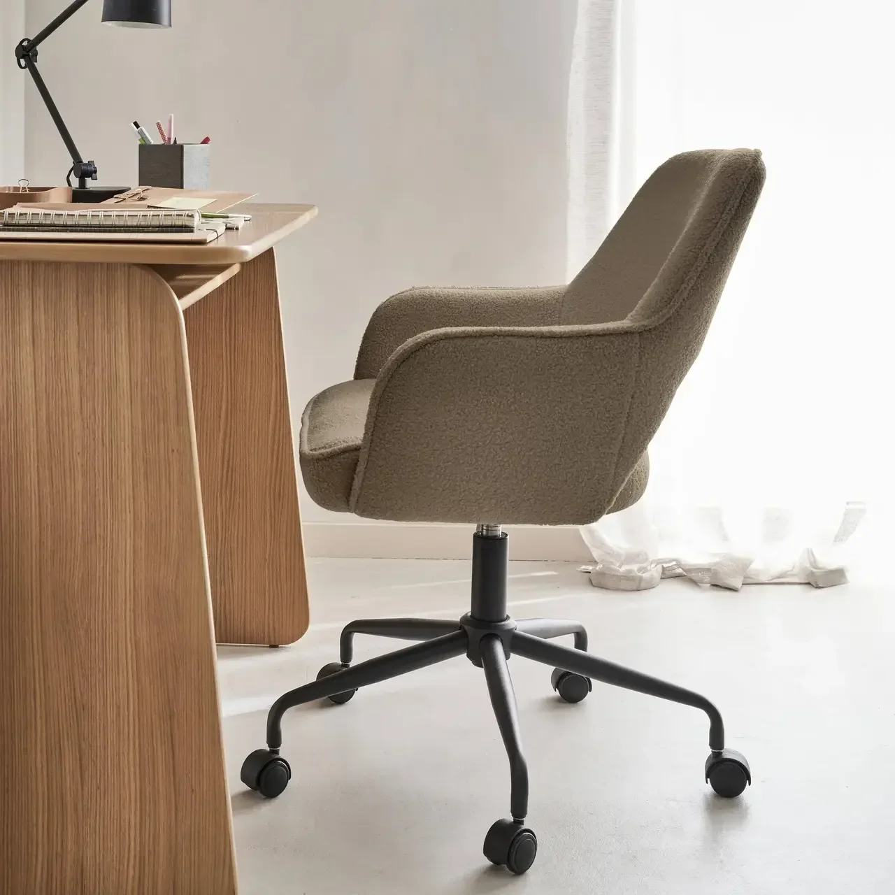 Chaise de bureau Jim pivotante bouclette vintage confort