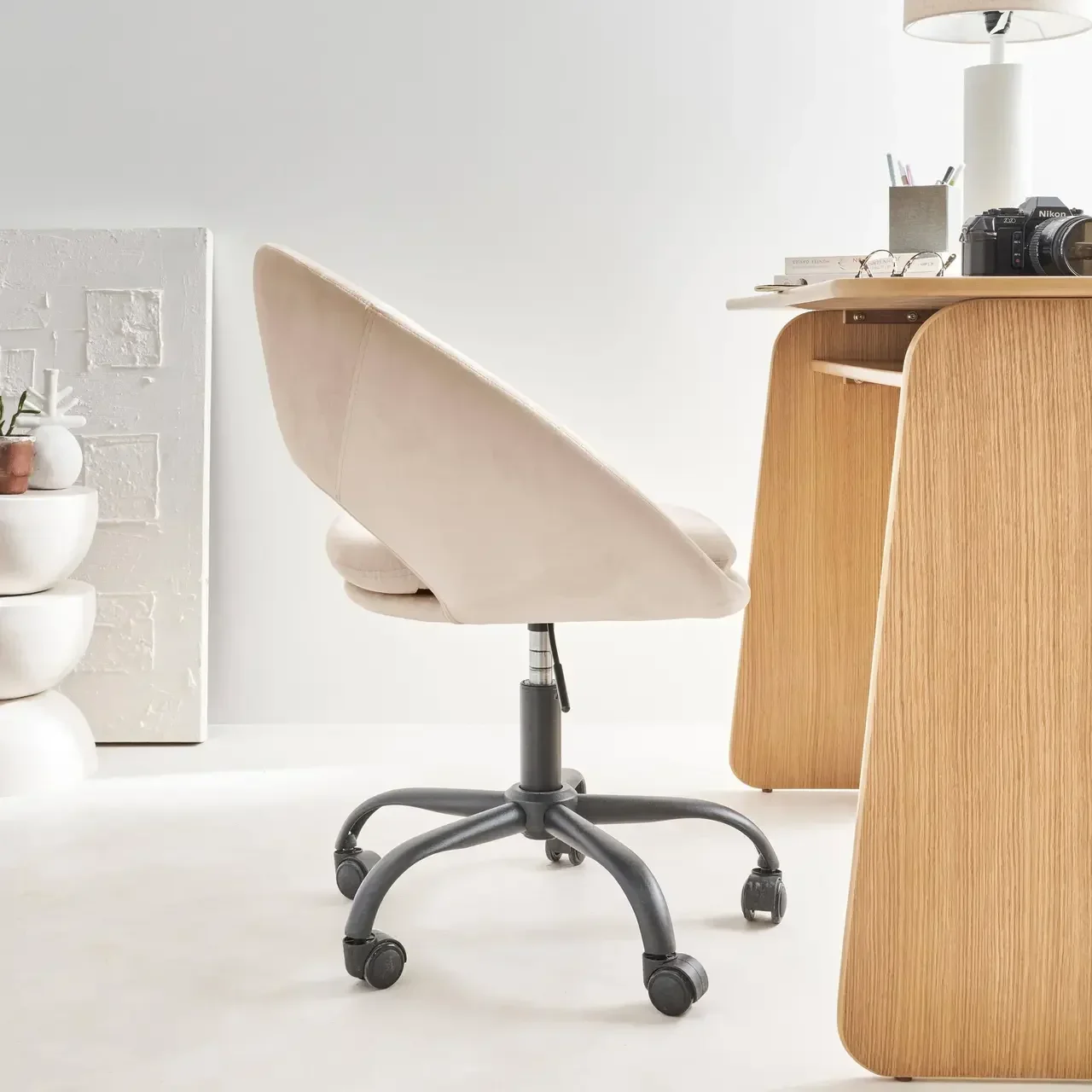 Chaise de bureau velours pivotante à roulettes design vintage Pam