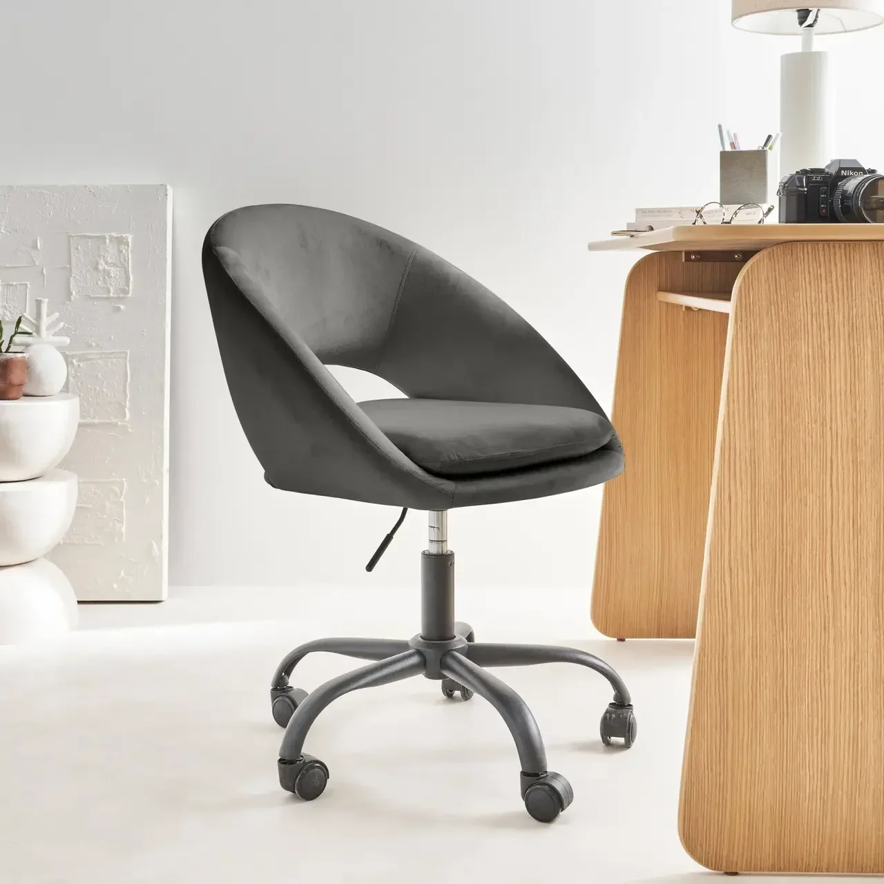 Chaise de bureau velours pivotante à roulettes style vintage Pam