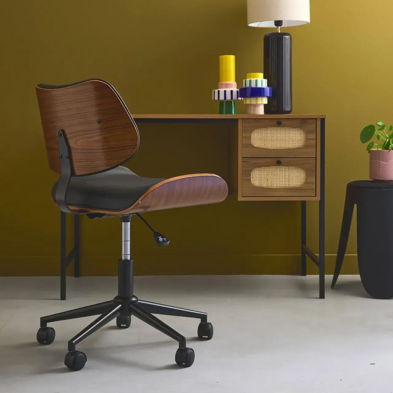 Chaise de bureau Ikaroch blanc bois courbé roulettes design