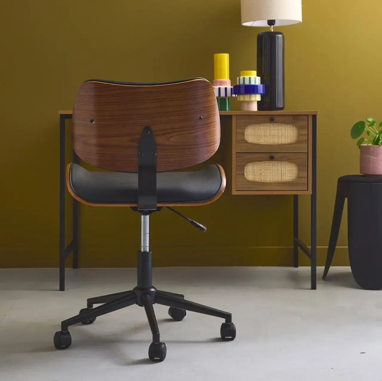 Chaise de bureau Ikaroch blanc bois courbé roulettes design