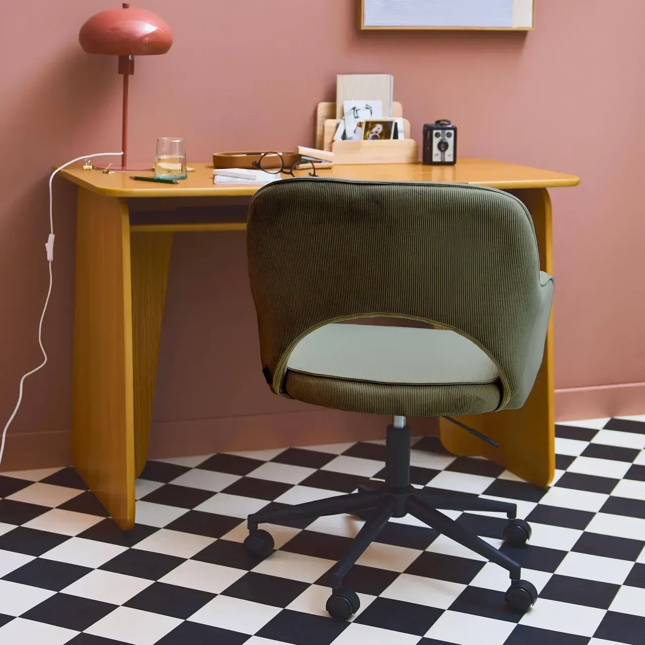 Chaise de bureau Jim en velours côtelé kaki avec roulettes