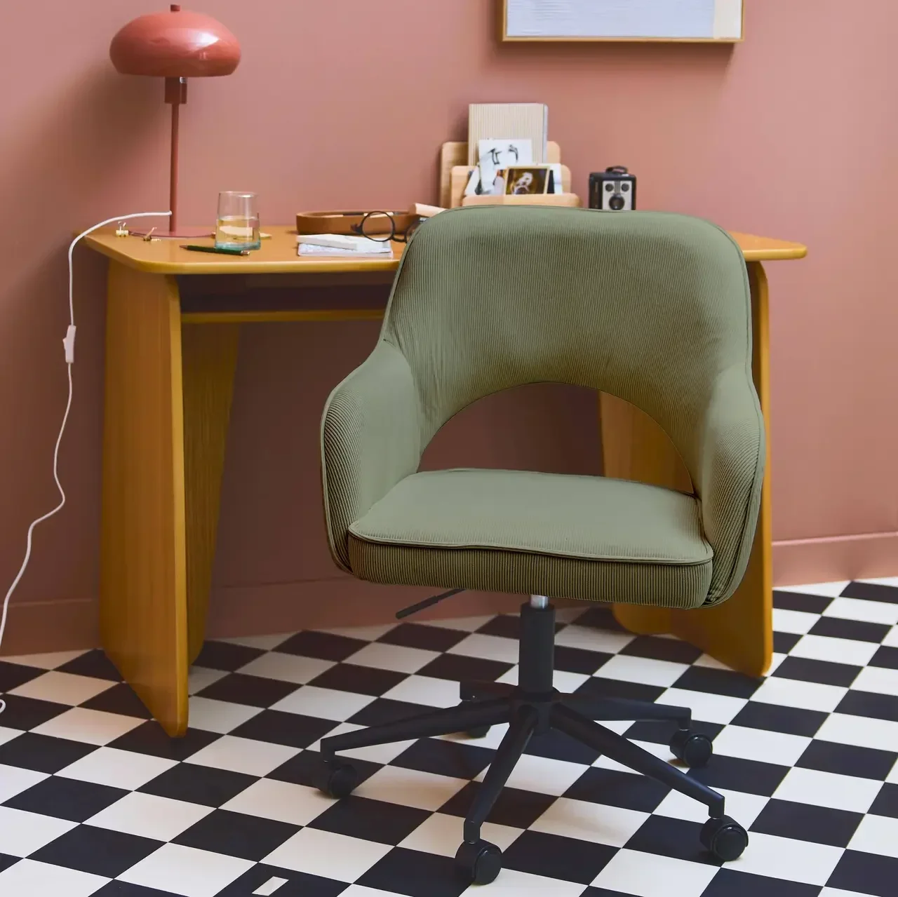 Chaise de bureau Jim en velours côtelé kaki avec roulettes