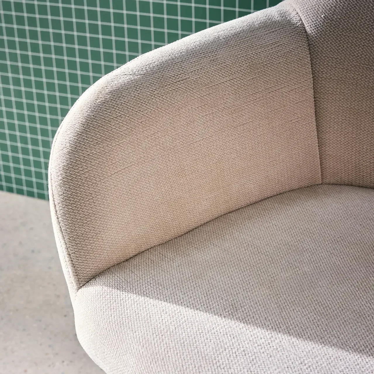 Chaise de bureau pivotante réglable en tissu chenille et métal noir mat