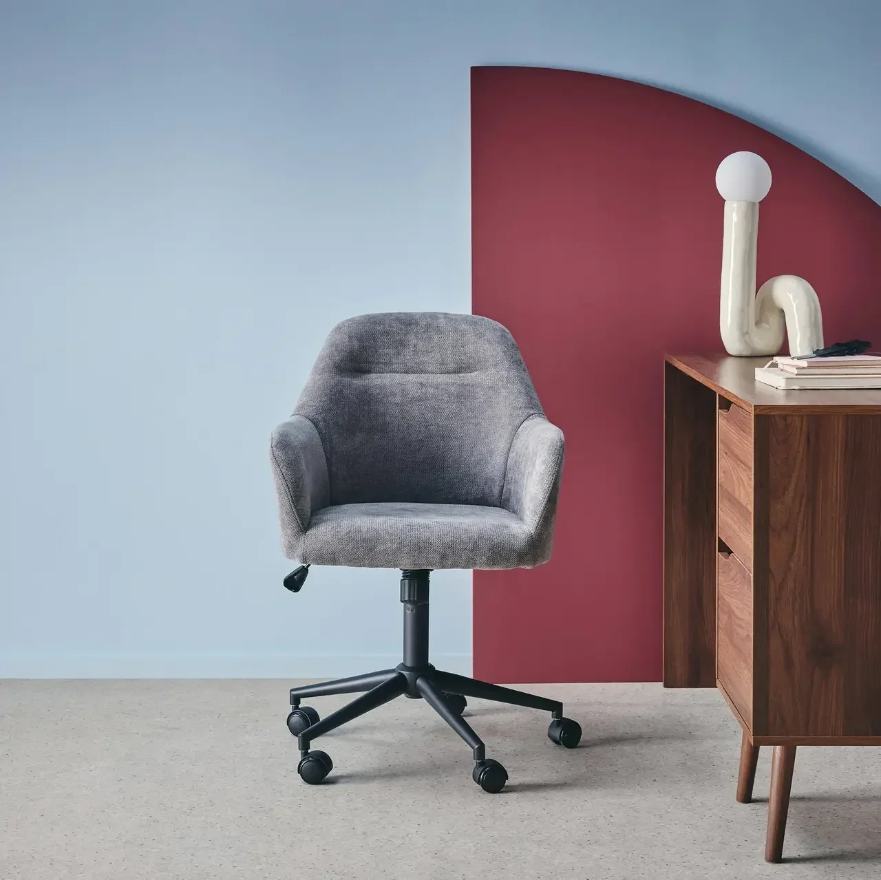 Chaise de bureau pivotante réglable en tissu chenille avec accoudoirs et roulettes - Stan