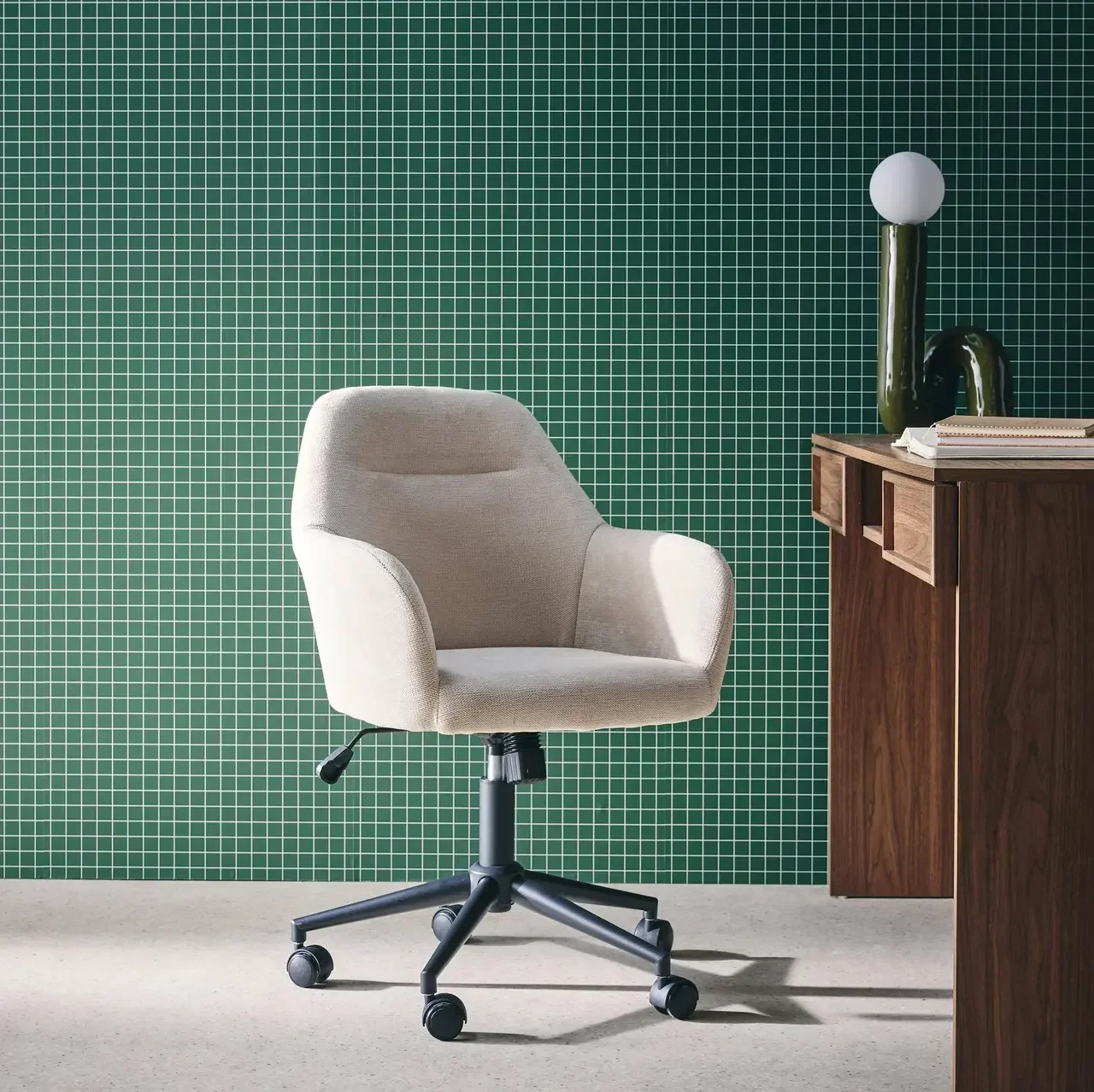 Chaise de bureau pivotante réglable en tissu chenille et métal noir mat