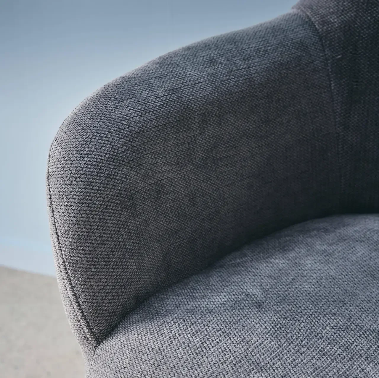 Chaise de bureau pivotante réglable en tissu chenille avec accoudoirs et roulettes - Stan