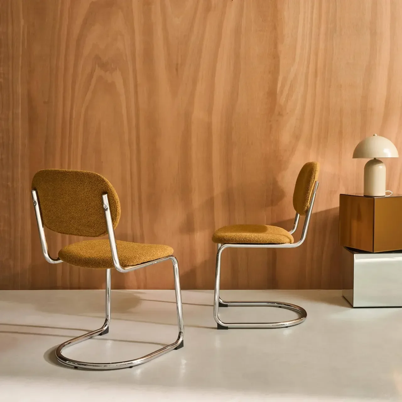 Cadeiras Cantilever Maloa Bouclé Metal Cromado Conjunto 2