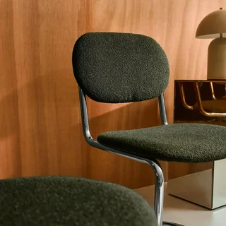 Conjunto de 2 cadeiras cantilever Maloa em tecido bouclé texturizado e metal cromado