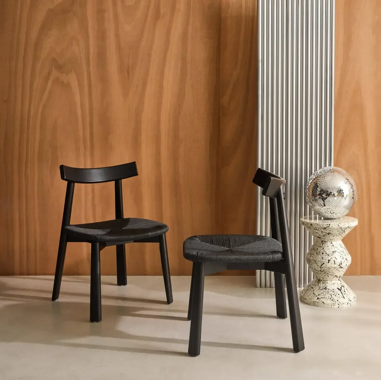 Chaises scandinaves bois hévéa corde naturelle lot 2