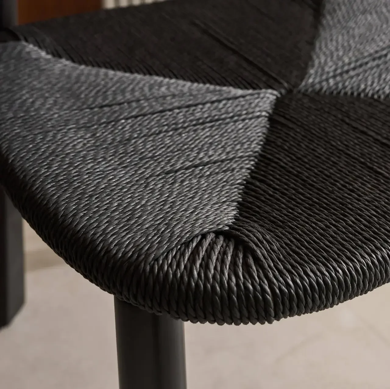 Chaises scandinaves bois hévéa corde naturelle lot 2