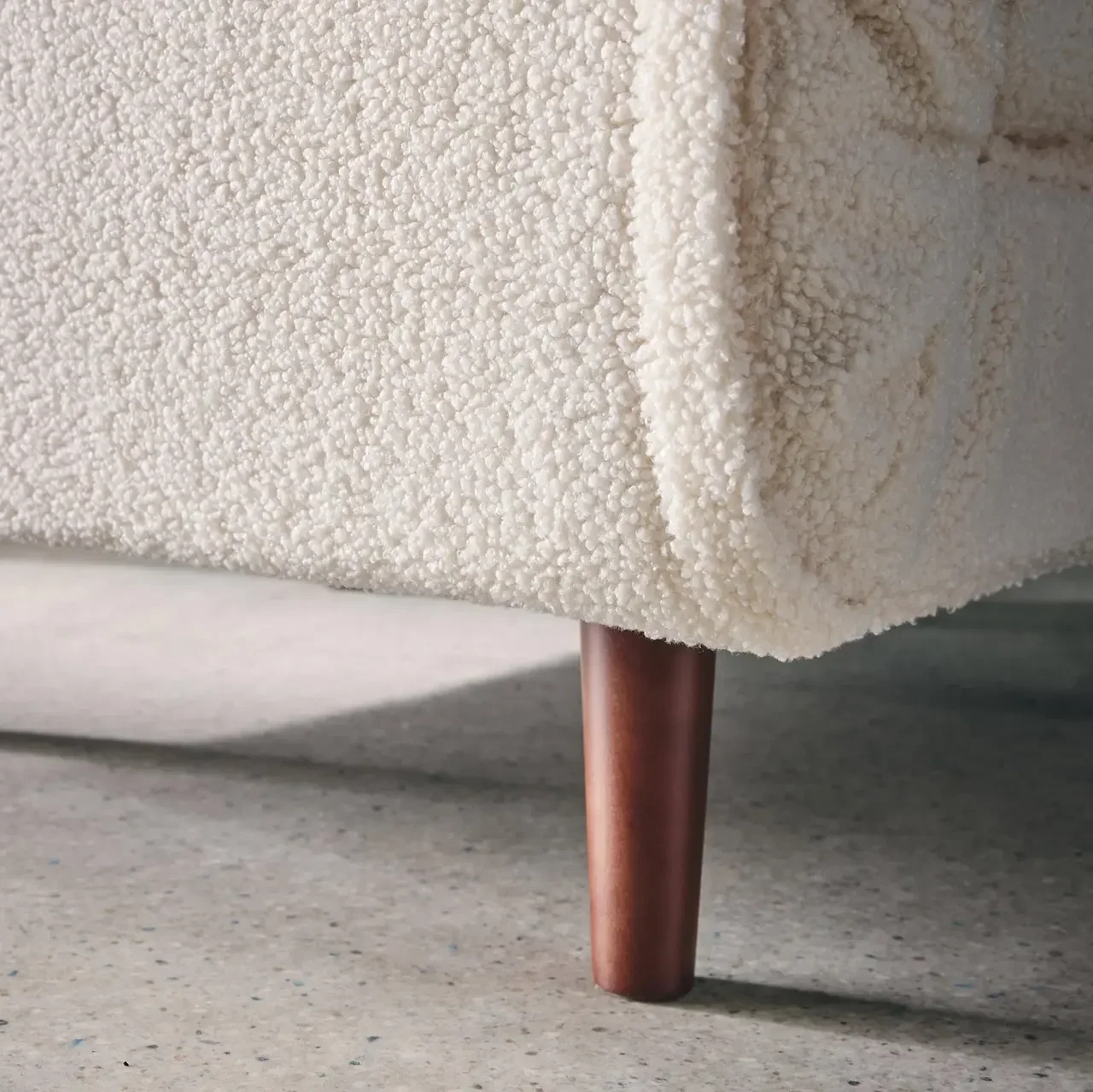 Poltrona convertibile 1 posto bouclé gambe legno noce - Guest