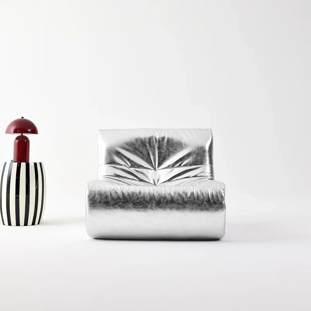 Chauffeuse Sokol Silver simili cuir argenté métallisé design rétro chic