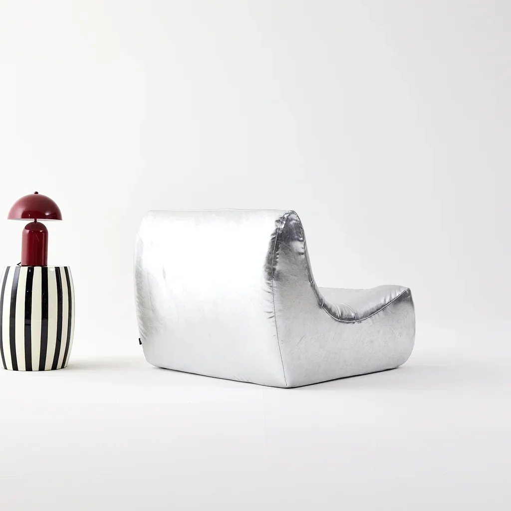 Chauffeuse Sokol Silver simili cuir argenté métallisé design rétro chic