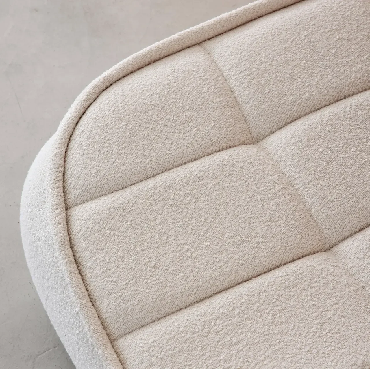 Chauffeuse Boni en bouclette texturée monoplace beige confortable