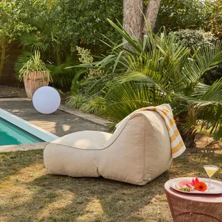 Chauffeuse de jardin beige en oléfine confortable terrasse