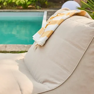 Chauffeuse de jardin beige en oléfine confortable terrasse