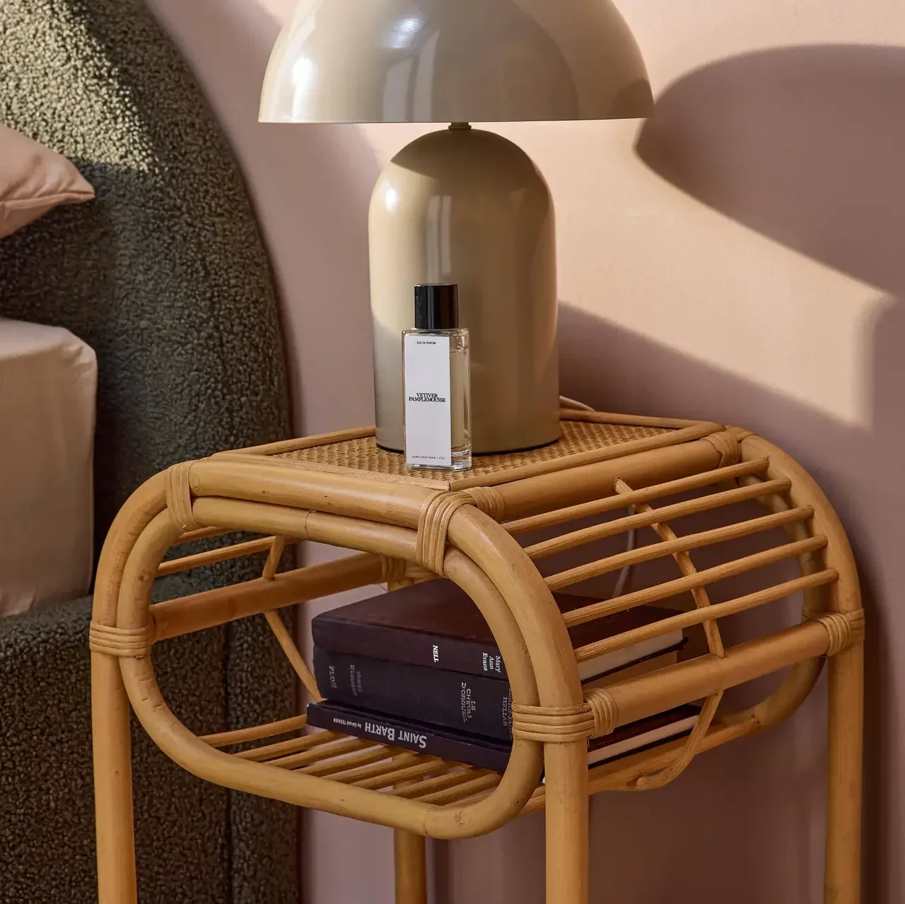 Chevet rotin naturel tressé avec étagère et niche de rangement
