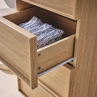 Chiffonnier 4 tiroirs Kuba finition bois naturel élégant