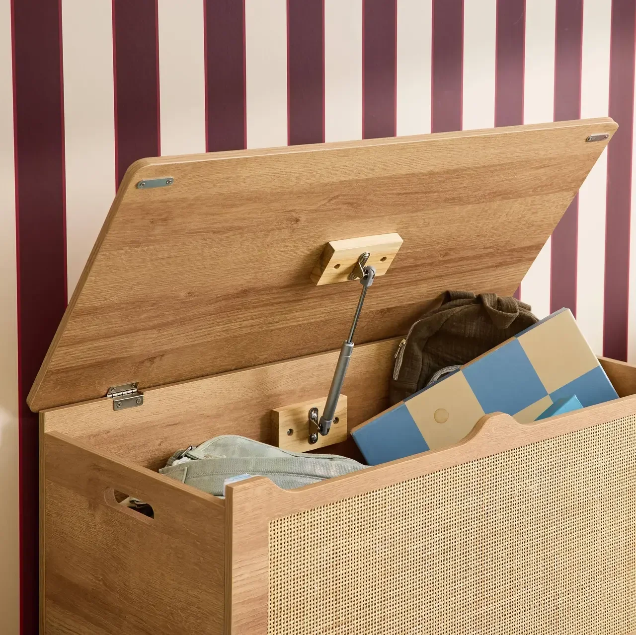 Coffre à jouets bois cannage naturel chambre enfant bohème
