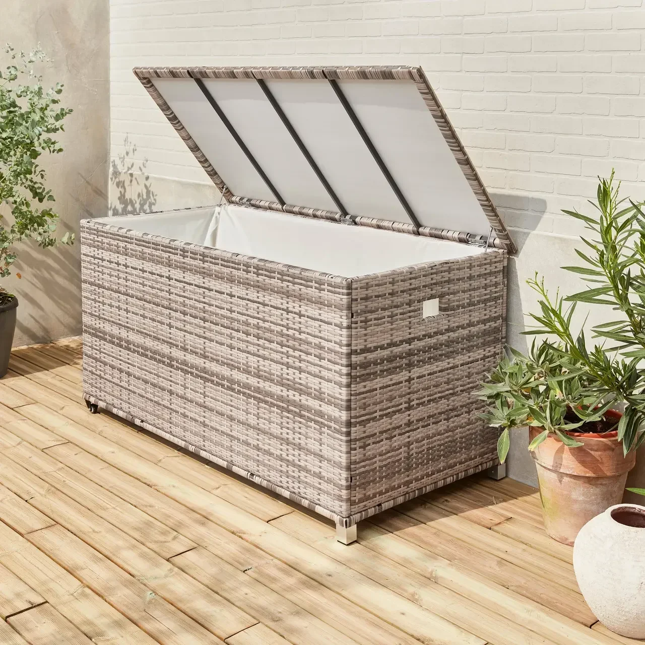 Coffre rangement jardin résine tressée 790L aluminium roulettes Cassapanca
