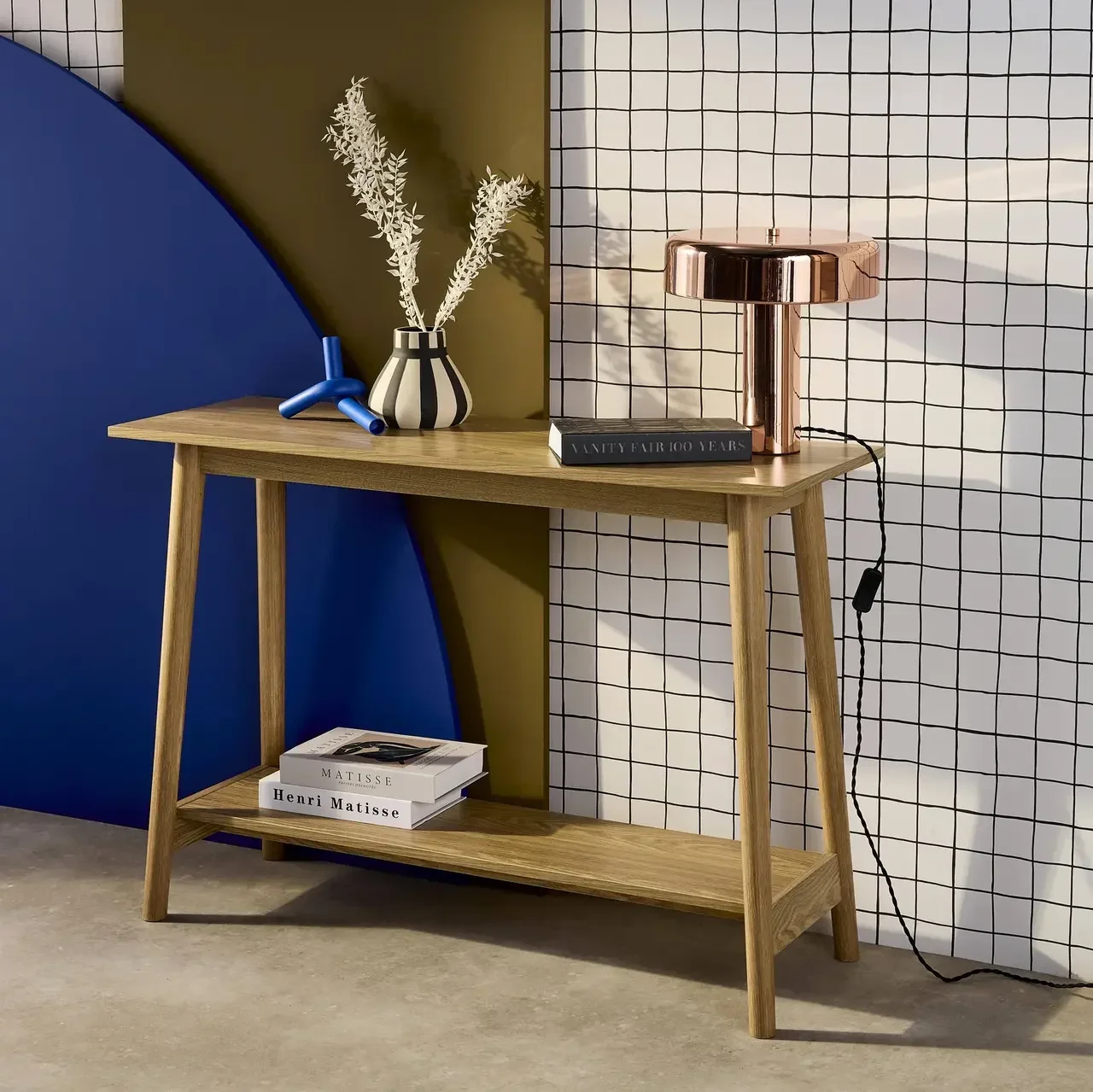 Console scandinave Népal en bois vintage avec pieds compas élégants pour entrée ou salon