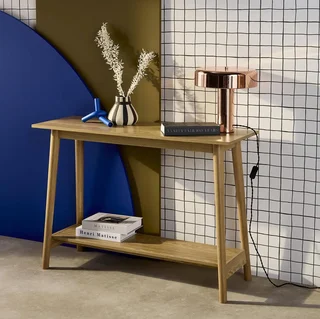 Console scandinave Népal en bois vintage avec pieds compas élégants pour entrée ou salon