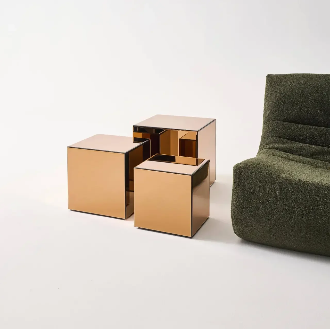 Table d'appoint cube miroir argenté 30 cm design contemporain