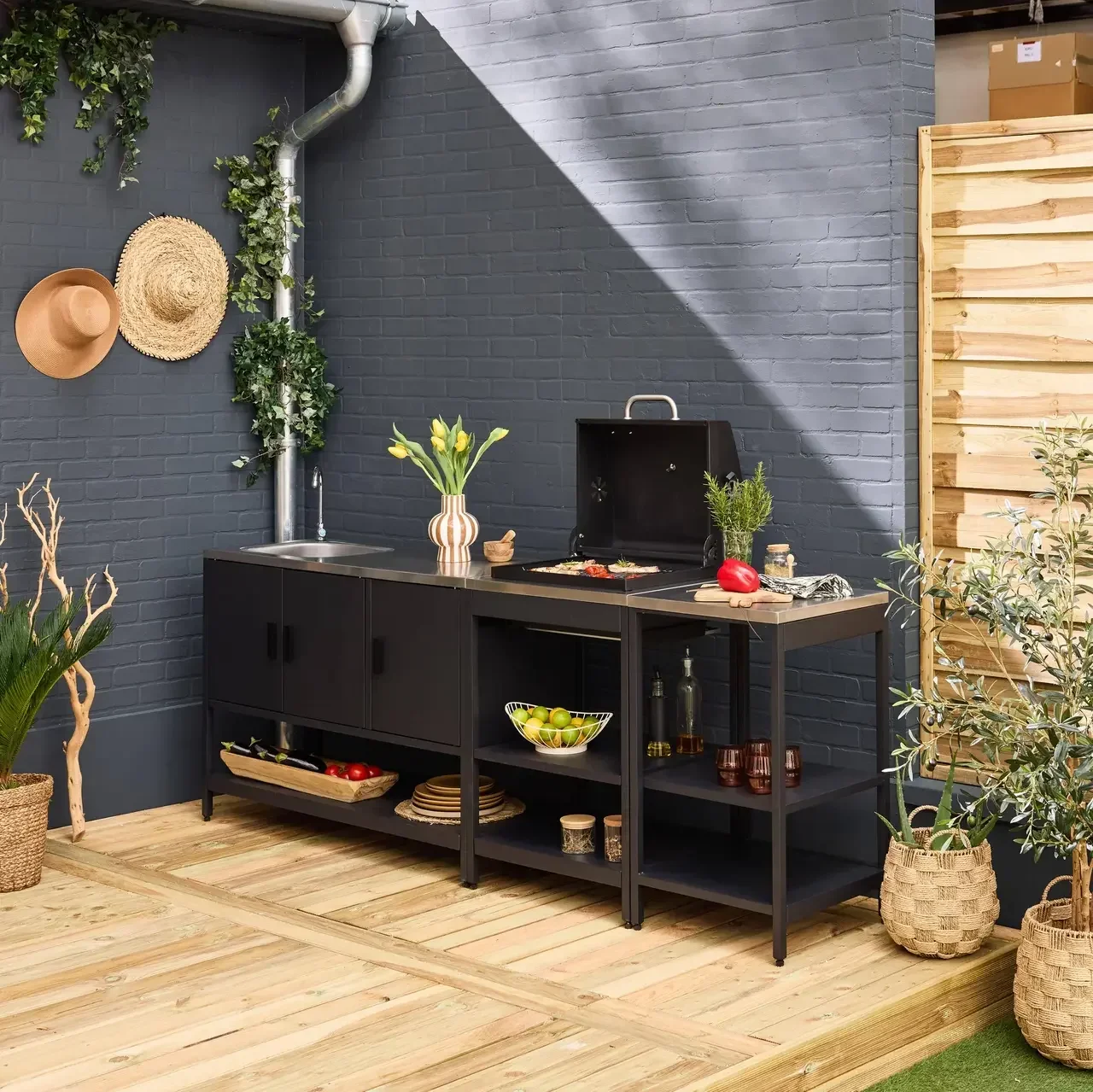 Cuisine extérieure modulable avec BBQ charbon, évier inox et étagères - 9 personnes