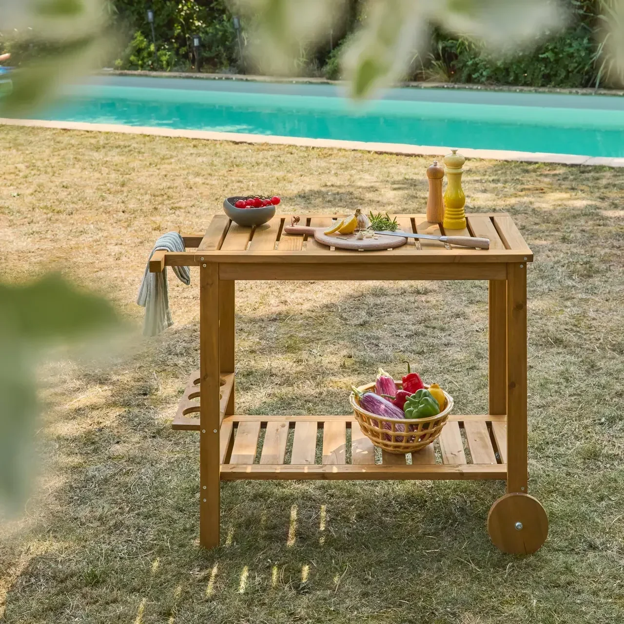 Desserte jardin bois sapin 95 cm roulettes poignée rangement bouteilles