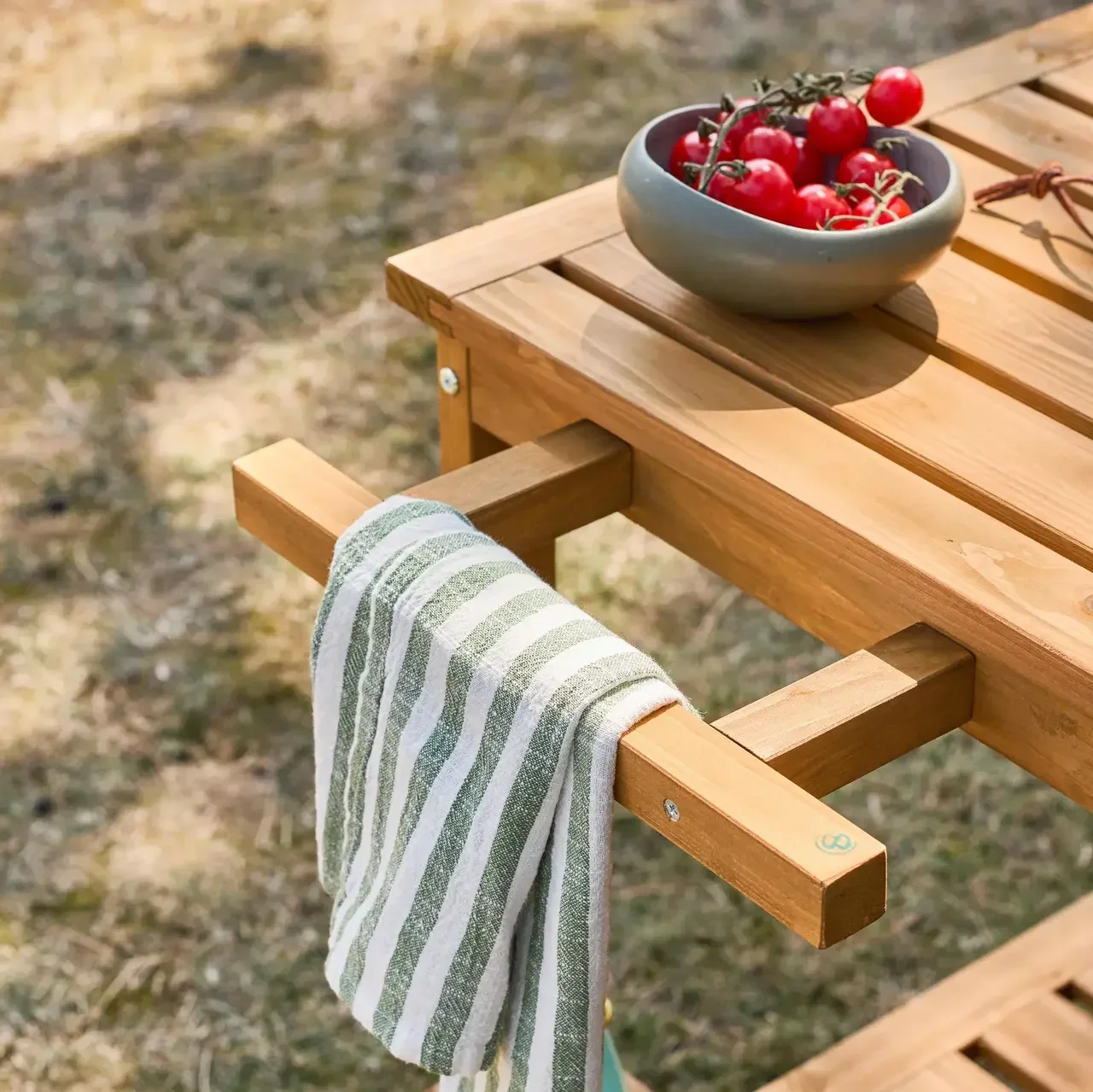 Desserte jardin bois sapin 95 cm roulettes poignée rangement bouteilles