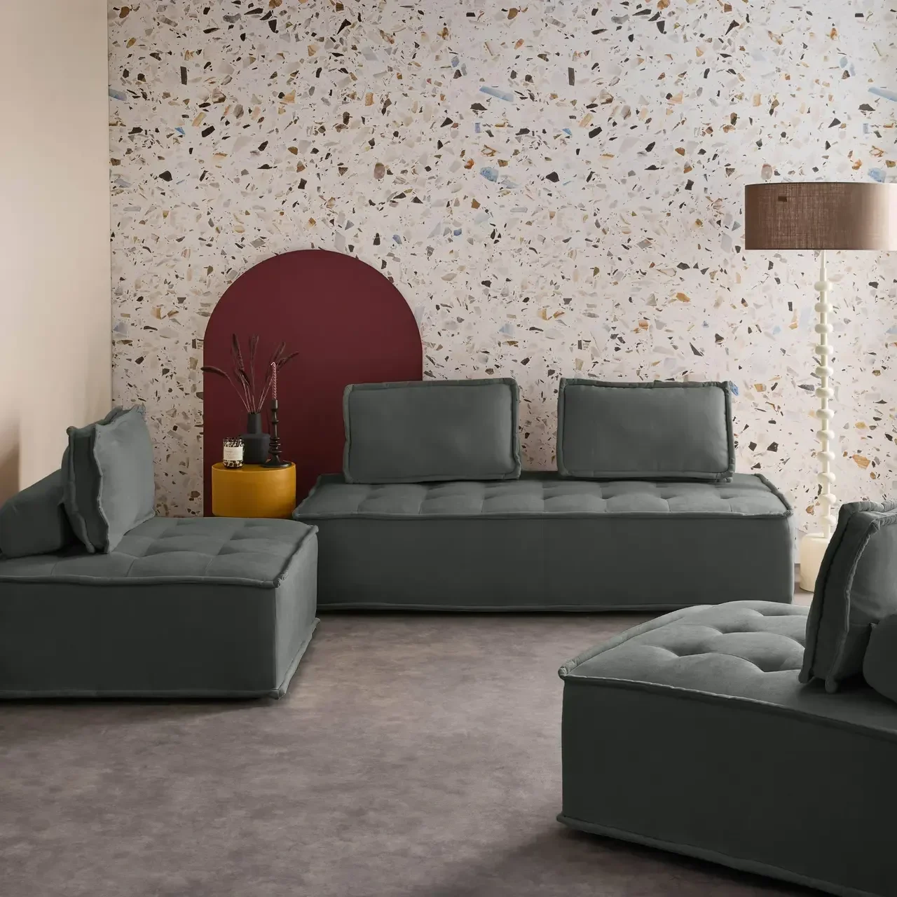 Conjunto de 4 poltronas modulares em tecido cinza acolchoado