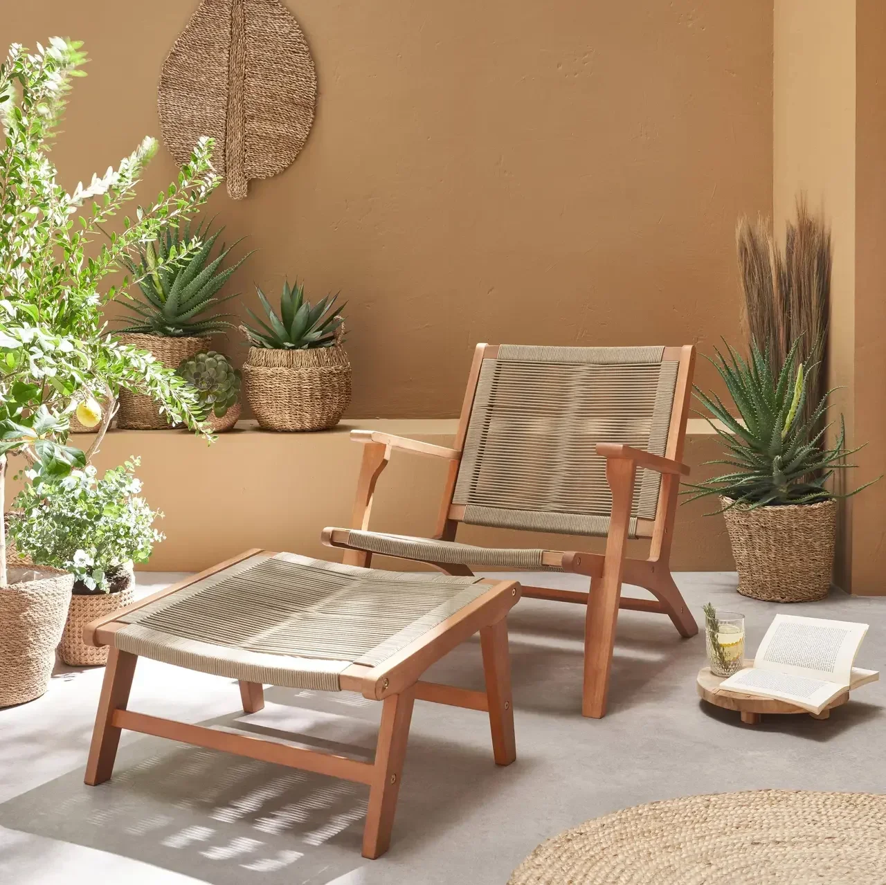 Fauteuil lounge Cuzco bois eucalyptus corde tressée avec repose-pieds