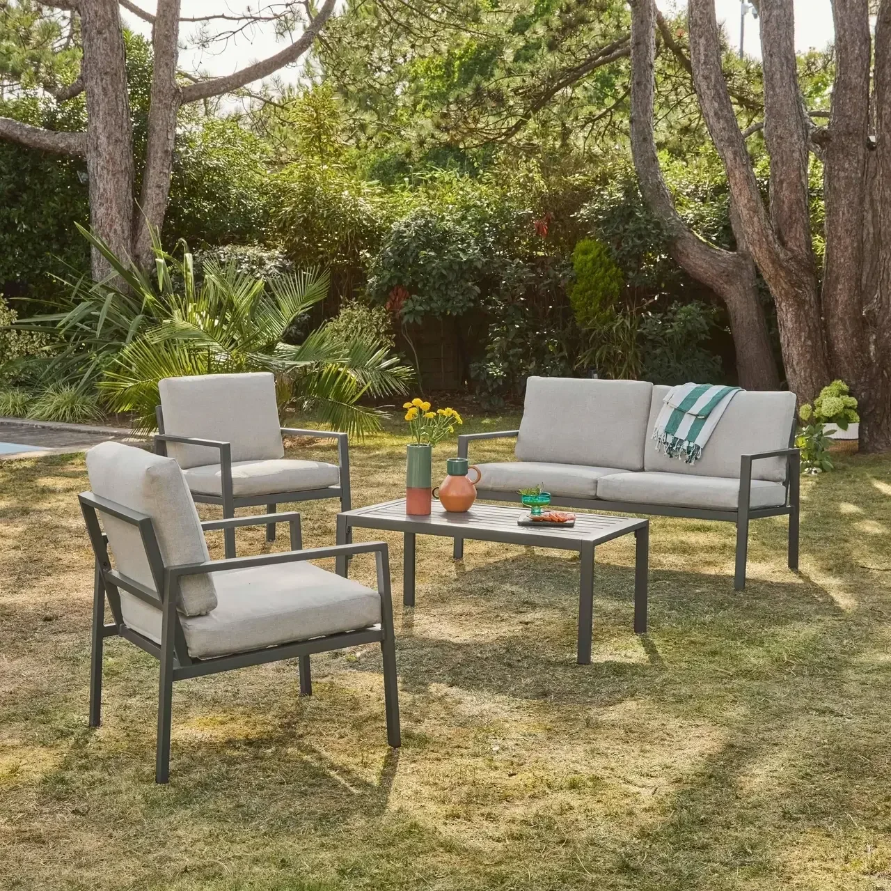 Salon de jardin Onara 4 places aluminium avec coussins oléfine