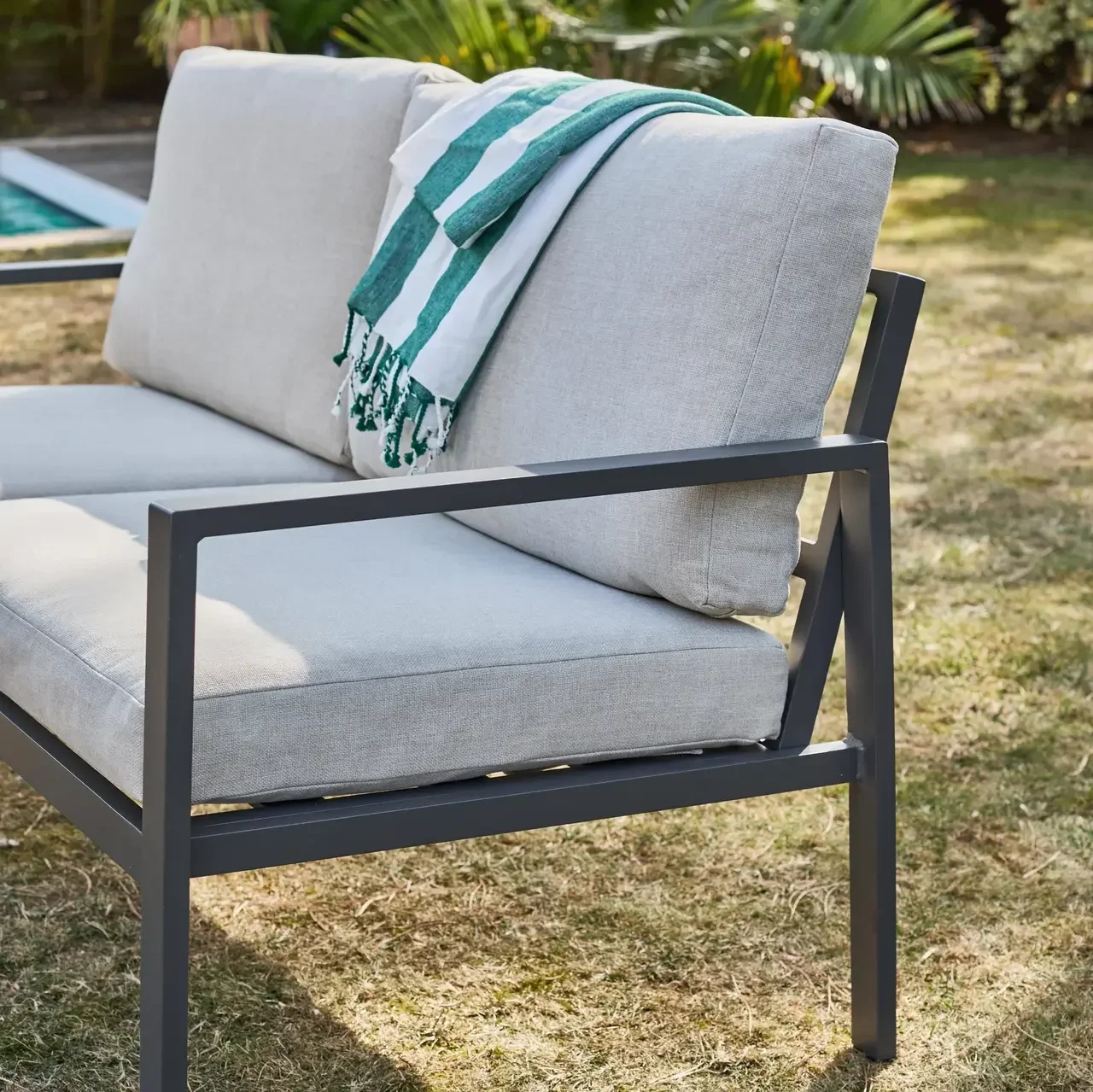 Salon de jardin Onara 4 personnes aluminium avec coussins oléfine