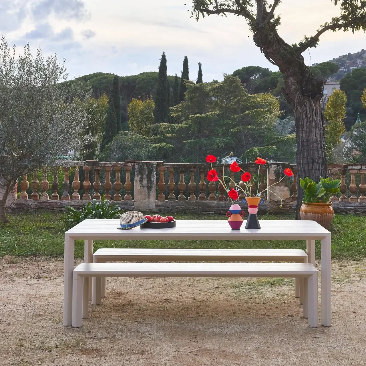 Ensemble table bancs jardin aluminium 8 places moderne