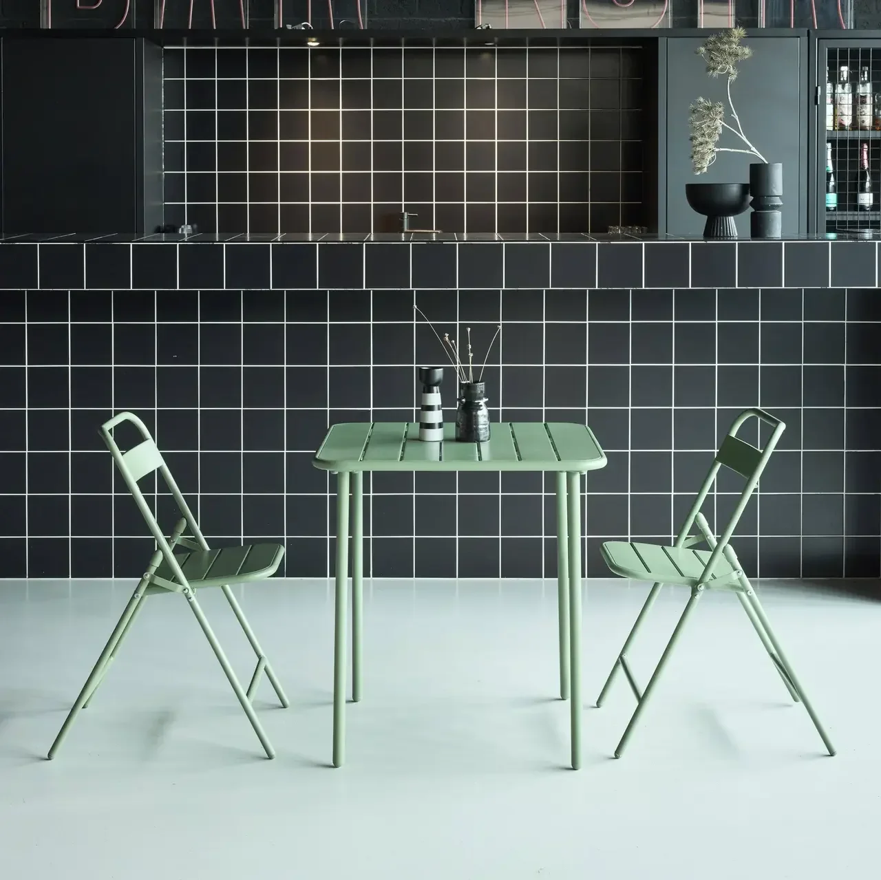 Table bistrot 2 places métal jardin Amélia avec chaises pliantes