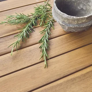 Conjunto jardim Bohemia 4 lugares madeira acácia encosto em cana vintage móveis exterior