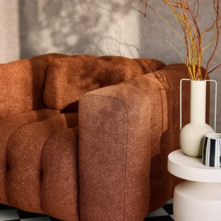 Fauteuil capitonné bouclette texturée design contemporain salon