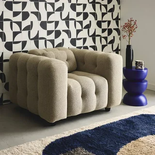 Fauteuil capitonné en bouclette texturé design contemporain