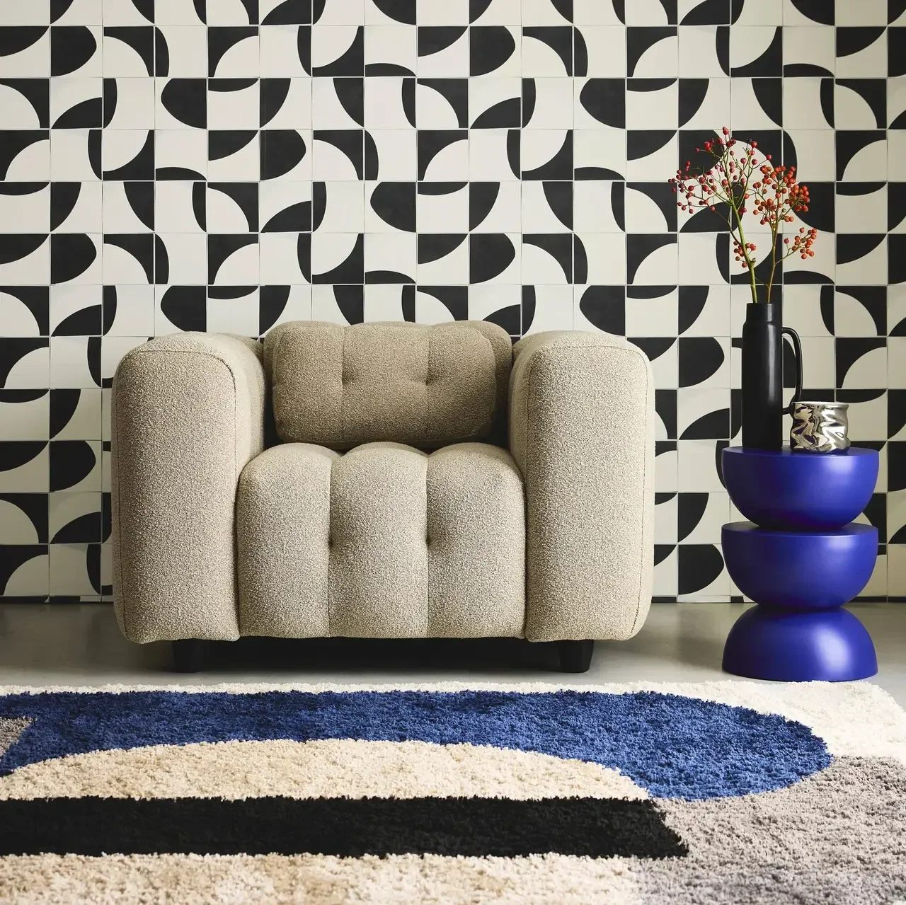 Fauteuil capitonné en bouclette texturé design contemporain