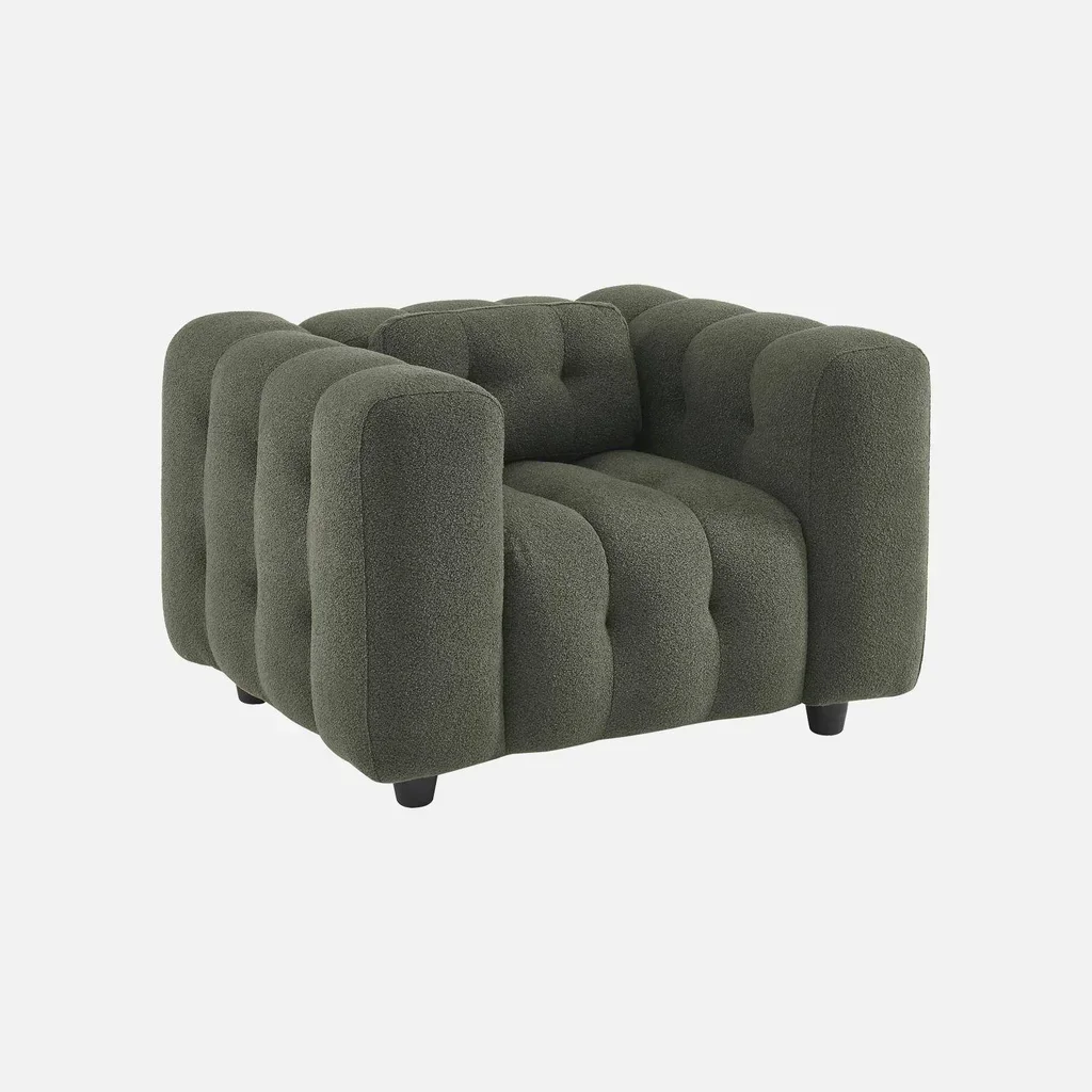 Fauteuil capitonné bouclette texturée beige design contemporain salon confort