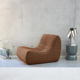 Poltrona in bouclé testurizzato beige per soggiorno accogliente