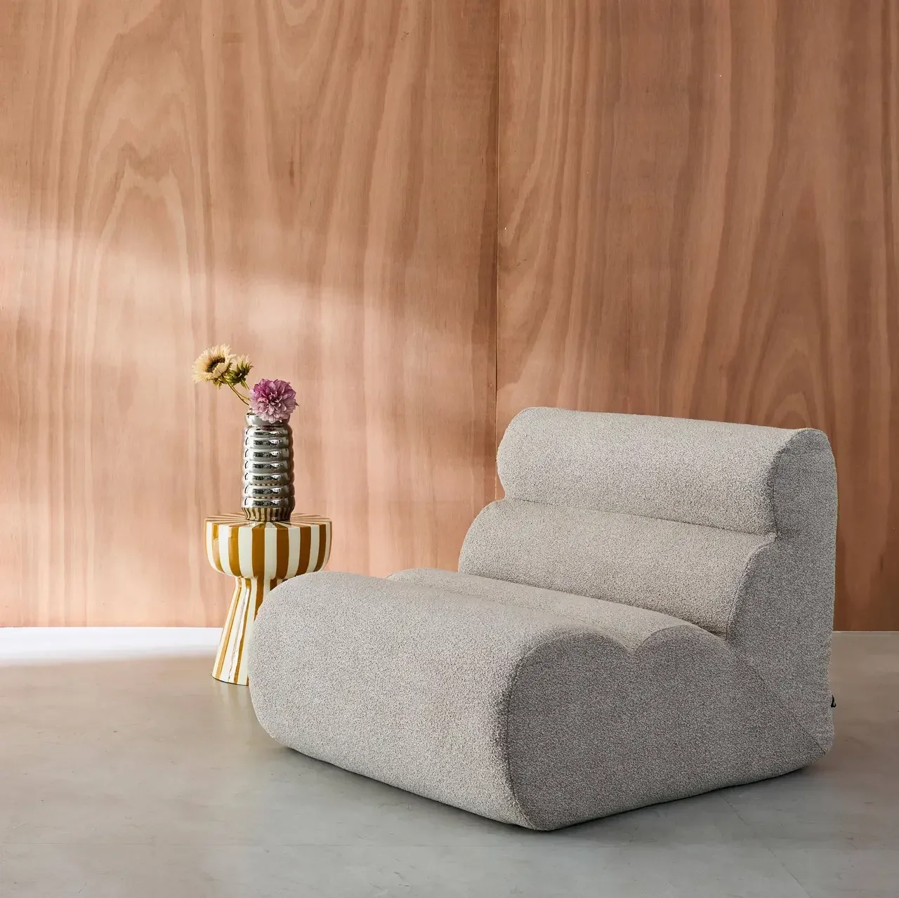 Fauteuil chauffeuse Nova en bouclette texturée 1 place, design cosy et contemporain pour salon ou chambre