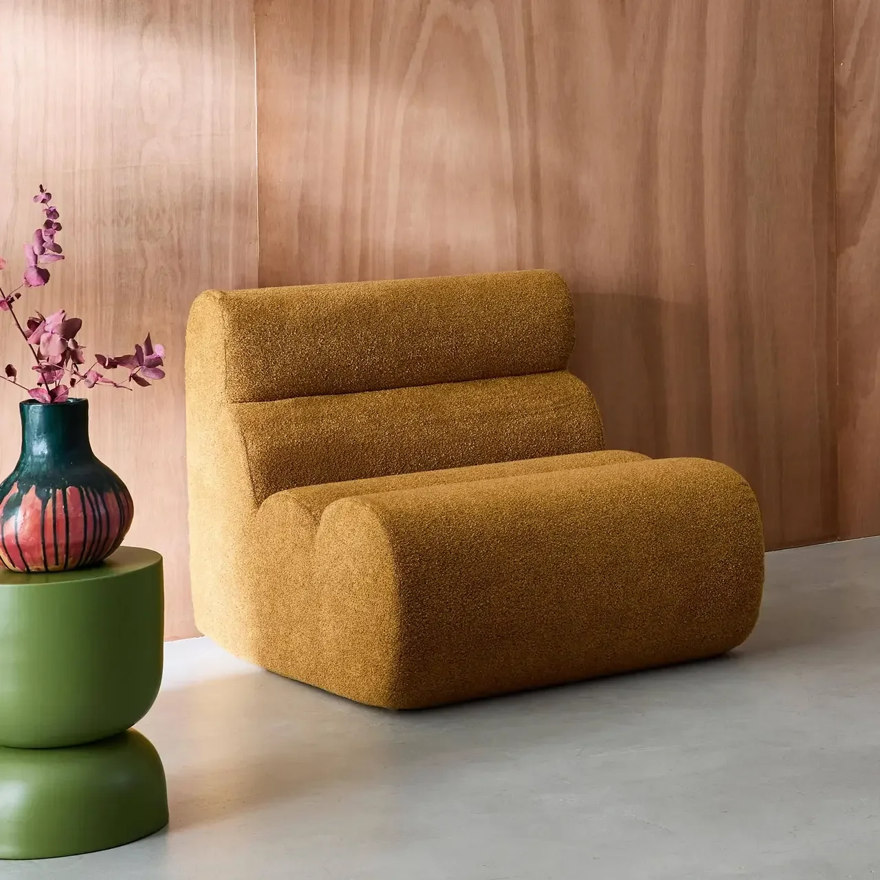 Fauteuil chauffeuse Nova en bouclette texturée beige, design cosy et contemporain pour salon