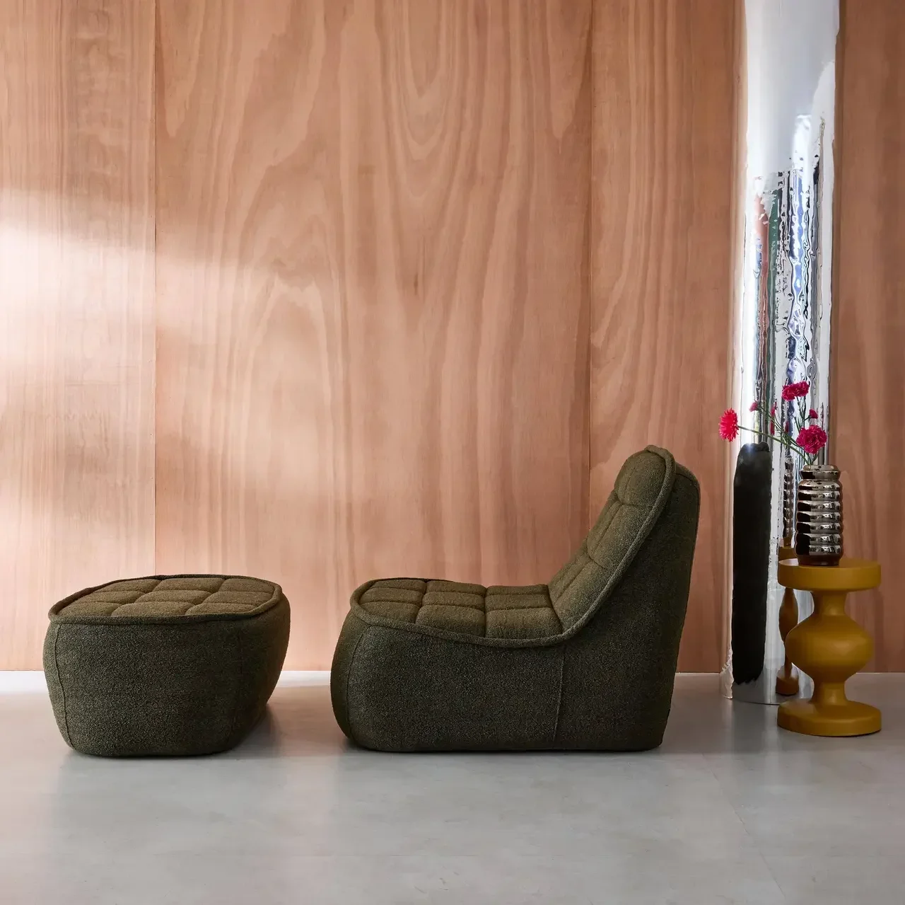 Fauteuil chauffeuse bouclette texturée Boni avec repose-pieds assorti