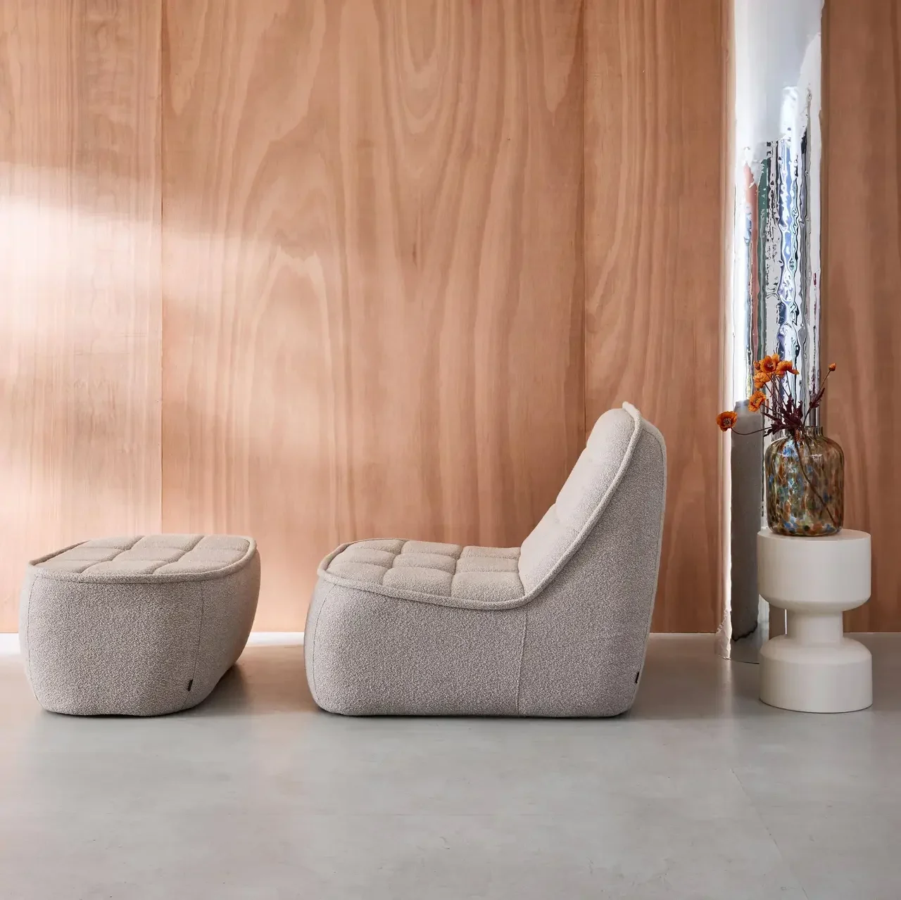 Fauteuil chauffeuse bouclette Boni avec repose-pieds gris clair